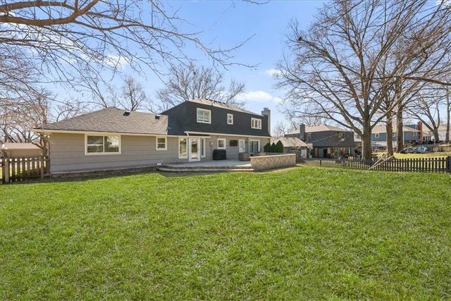 2700 W 104th Terrace, Leawood, KS 66206