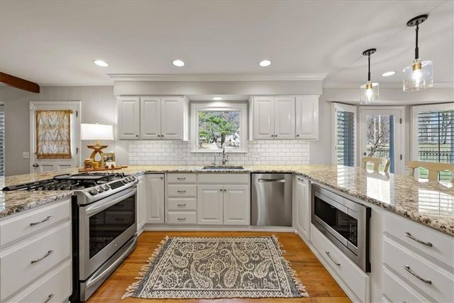 2700 W 104th Terrace, Leawood, KS 66206