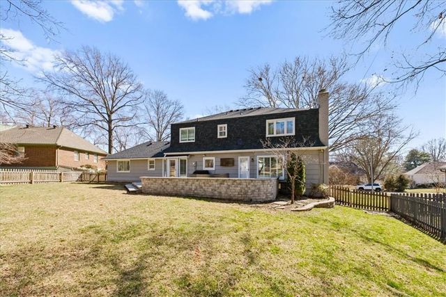 2700 W 104th Terrace, Leawood, KS 66206