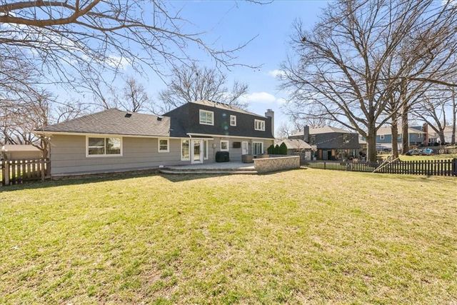 2700 W 104th Terrace, Leawood, KS 66206