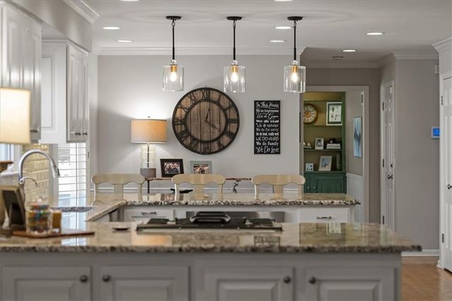 2700 W 104th Terrace, Leawood, KS 66206