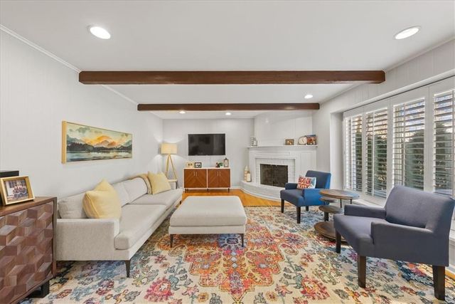 2700 W 104th Terrace, Leawood, KS 66206