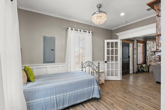 1815 S 12TH Street, Waco, TX 76706