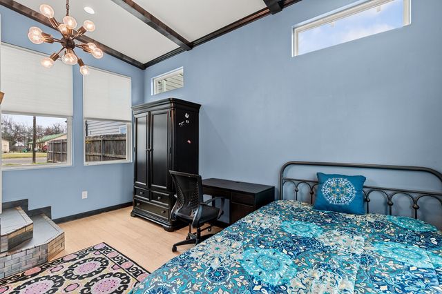 1815 S 12TH Street, Waco, TX 76706