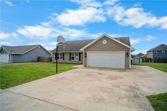 1461 General Parson Drive, Prairie Grove, AR 72753