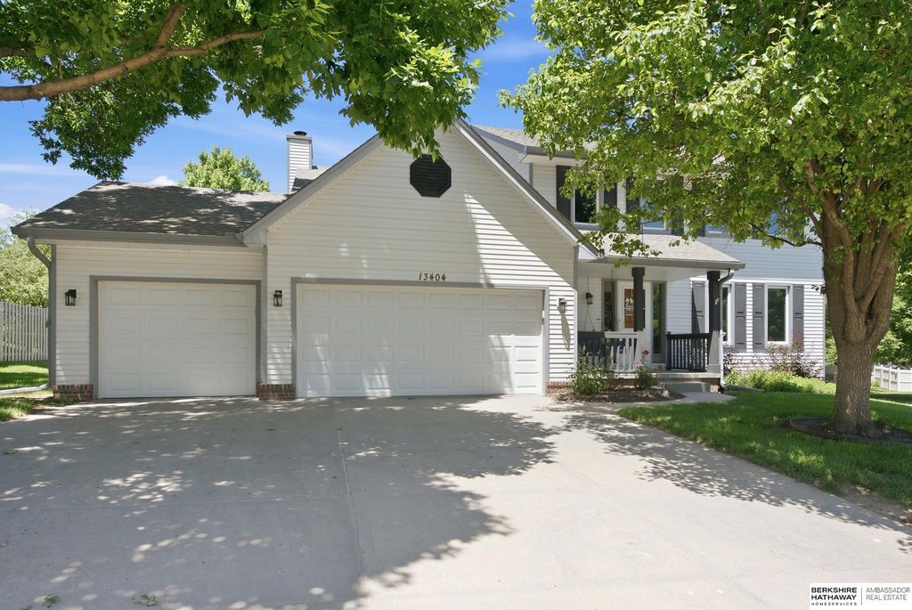 13404 Hillsborough Drive, Omaha, NE 68164