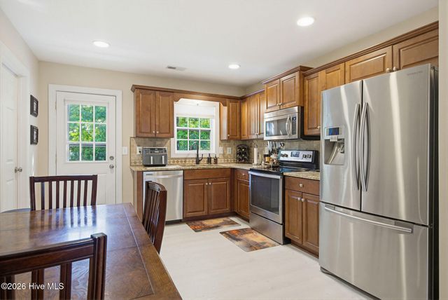 105 Sages Ridge Drive, Holly Ridge, NC 28445