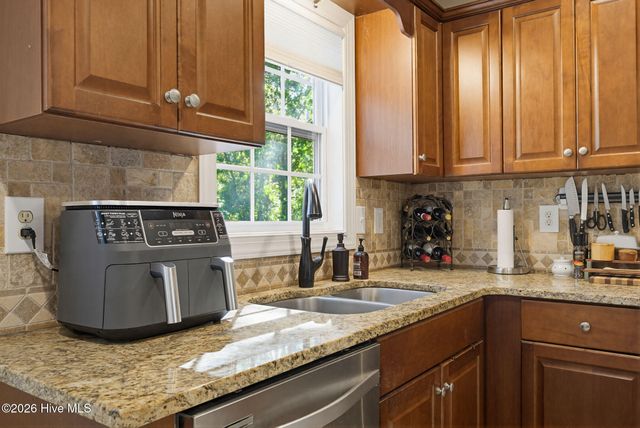 105 Sages Ridge Drive, Holly Ridge, NC 28445