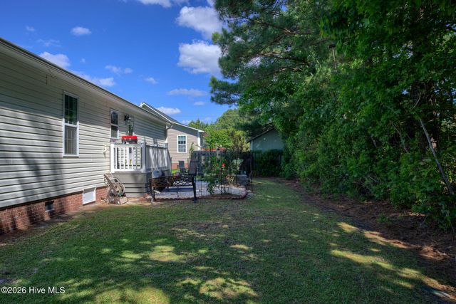 105 Sages Ridge Drive, Holly Ridge, NC 28445