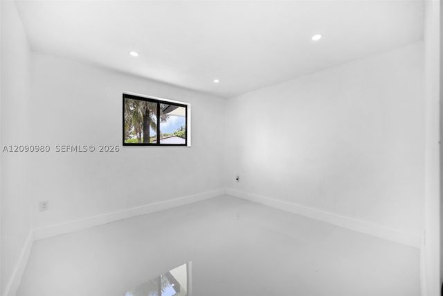 51 NW 161st St, Miami, FL 33169