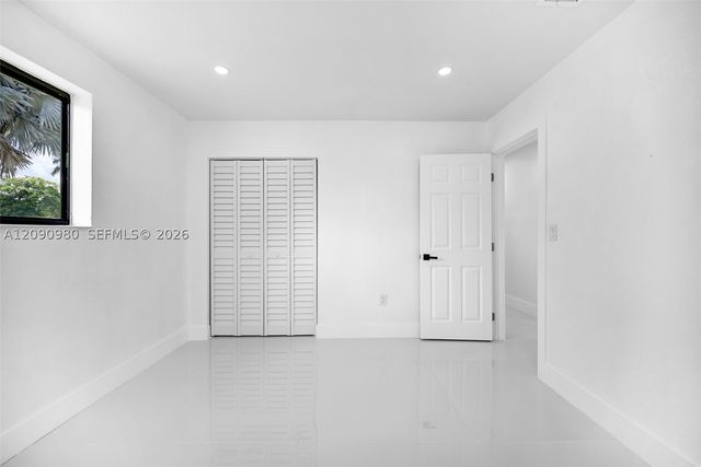 51 NW 161st St, Miami, FL 33169
