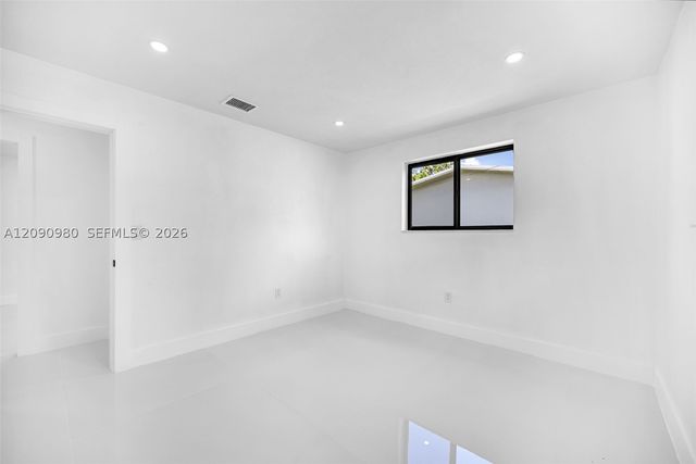 51 NW 161st St, Miami, FL 33169