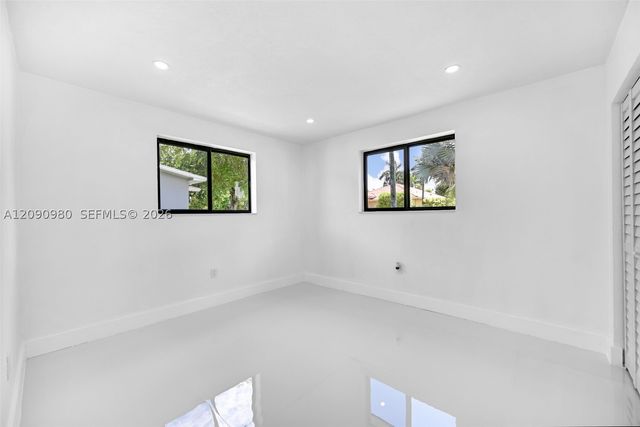 51 NW 161st St, Miami, FL 33169