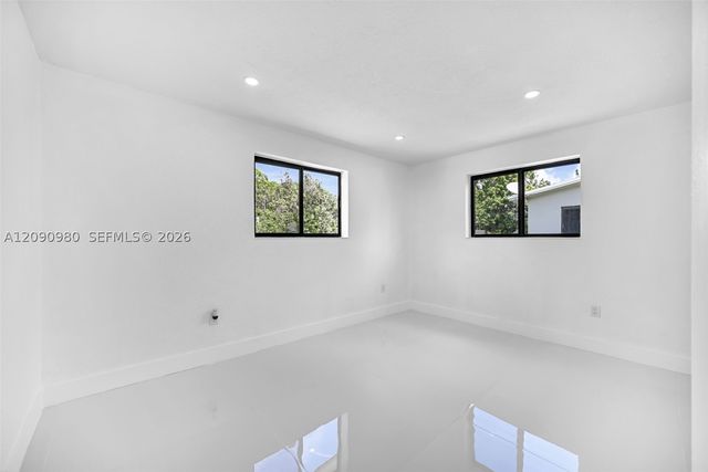 51 NW 161st St, Miami, FL 33169
