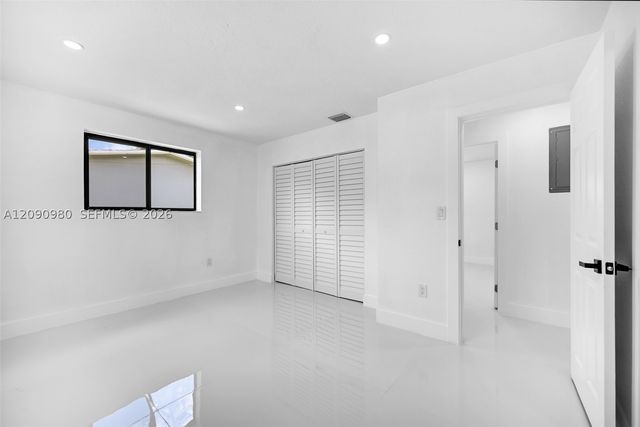 51 NW 161st St, Miami, FL 33169