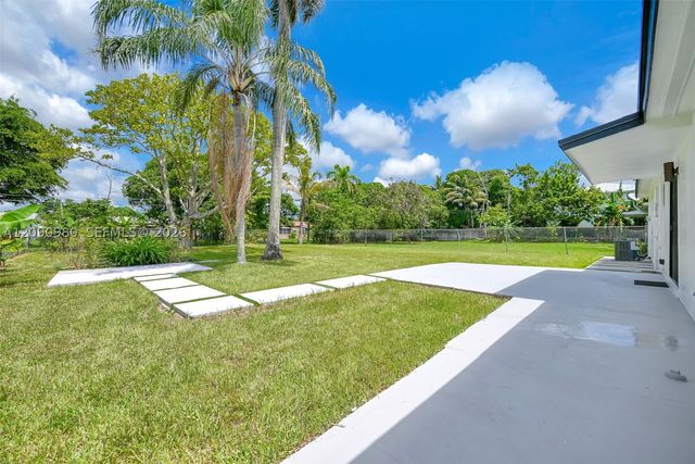 51 NW 161st St, Miami, FL 33169