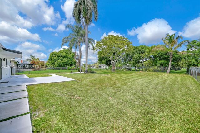 51 NW 161st St, Miami, FL 33169