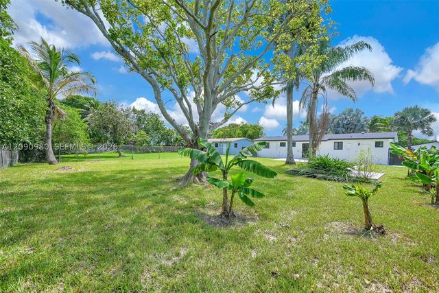 51 NW 161st St, Miami, FL 33169