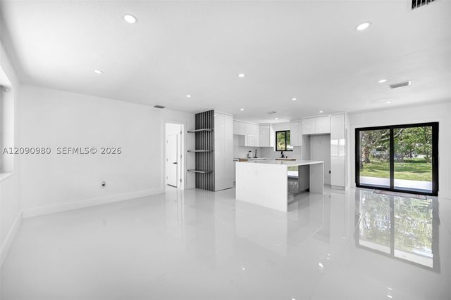 51 NW 161st St, Miami, FL 33169