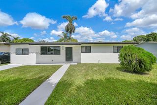 51 NW 161st St, Miami, FL 33169