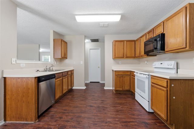 652 Lowe Drive, Cedar Hill, TX 75104