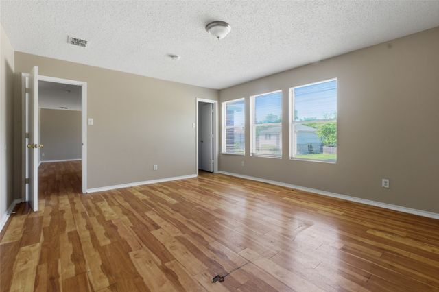 652 Lowe Drive, Cedar Hill, TX 75104