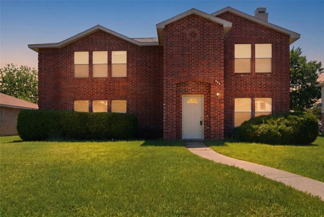652 Lowe Drive, Cedar Hill, TX 75104
