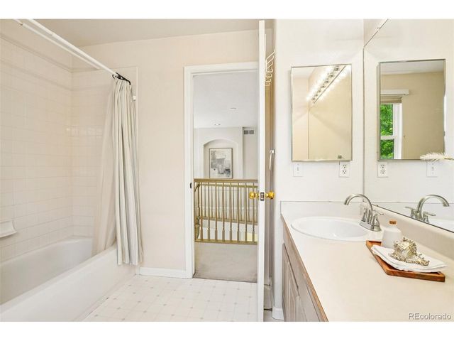 15732 W 72nd Cir, Arvada, CO 80007