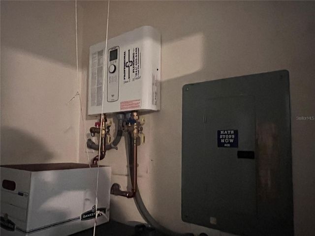 5221 LAKE VILLAGE DRIVE 24, Sarasota, FL 34235