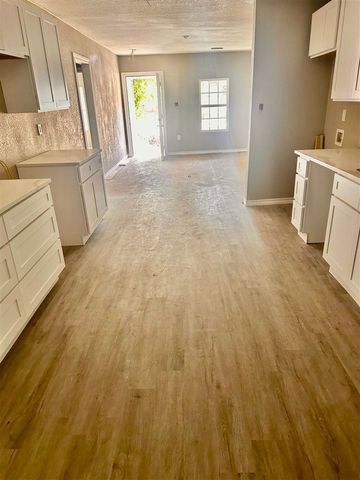 305 SW J Ave, Lawton, OK 73501