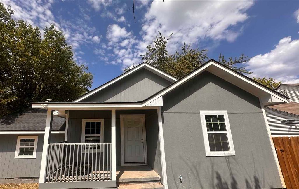 305 SW J Ave, Lawton, OK 73501