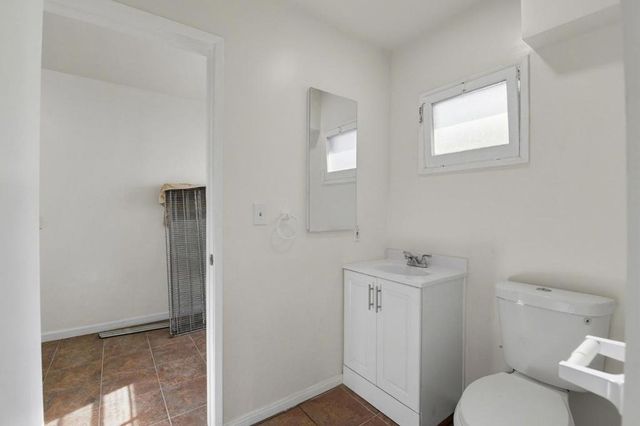 18601 Keswick Street B, Reseda, CA 91335