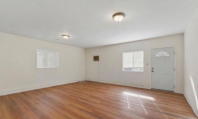 18601 Keswick Street B, Reseda, CA 91335