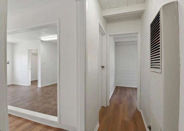 18601 Keswick Street B, Reseda, CA 91335