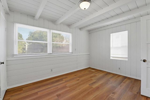 18601 Keswick Street B, Reseda, CA 91335