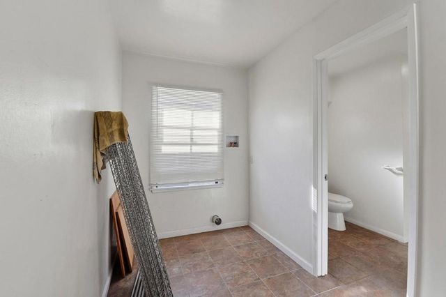 18601 Keswick Street B, Reseda, CA 91335