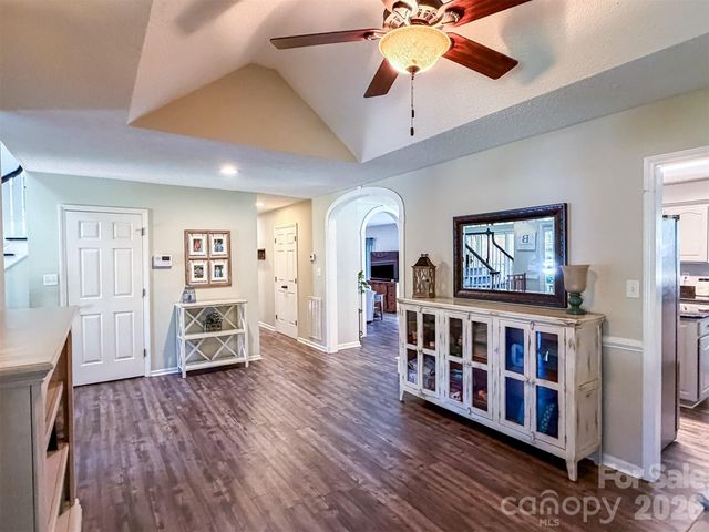 1740 29th Avenue Place NE, Hickory, NC 28601