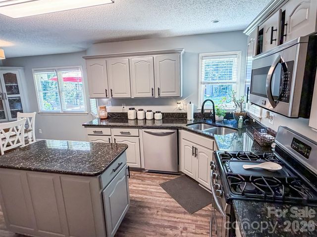 1740 29th Avenue Place NE, Hickory, NC 28601
