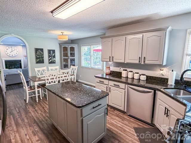 1740 29th Avenue Place NE, Hickory, NC 28601