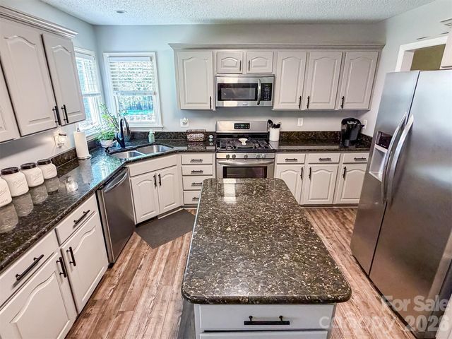 1740 29th Avenue Place NE, Hickory, NC 28601