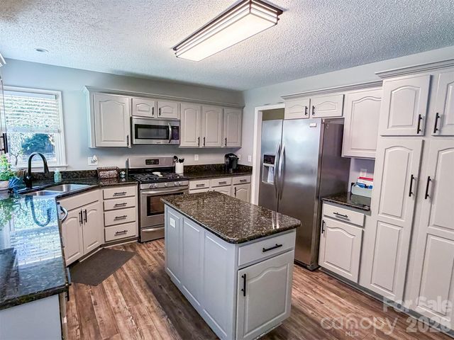 1740 29th Avenue Place NE, Hickory, NC 28601