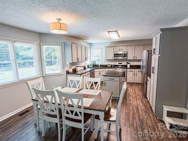 1740 29th Avenue Place NE, Hickory, NC 28601