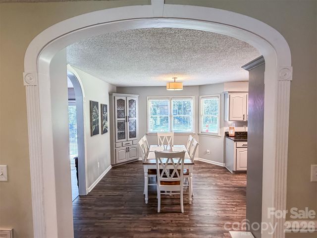 1740 29th Avenue Place NE, Hickory, NC 28601