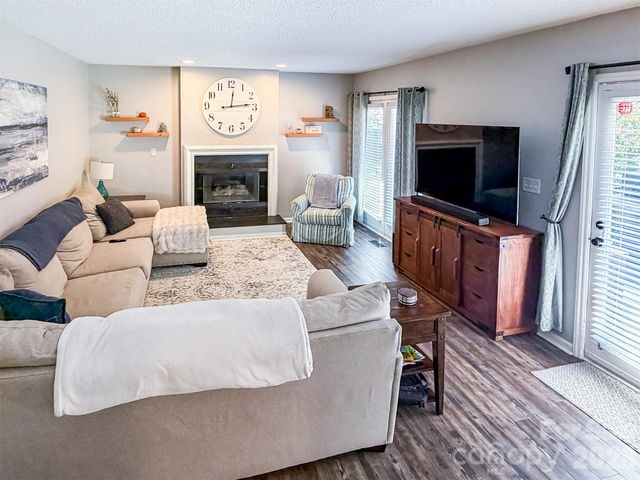 1740 29th Avenue Place NE, Hickory, NC 28601