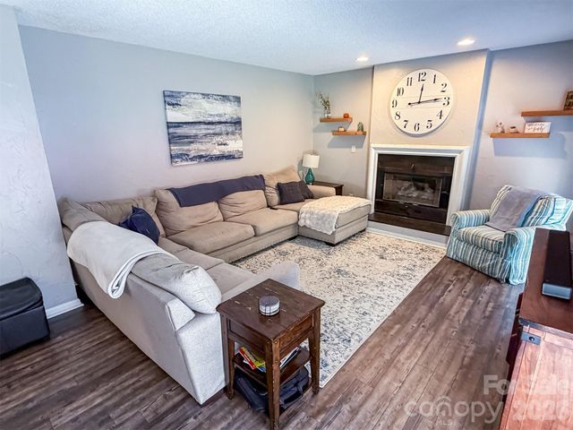 1740 29th Avenue Place NE, Hickory, NC 28601