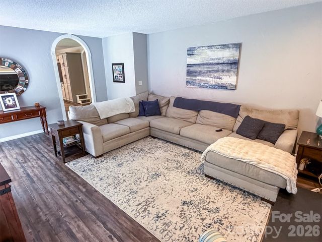 1740 29th Avenue Place NE, Hickory, NC 28601