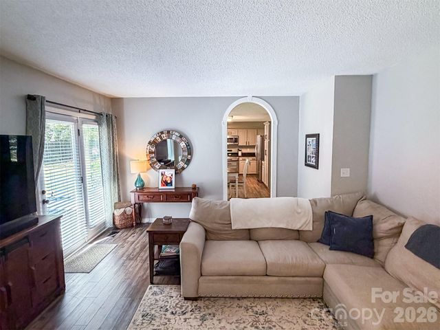 1740 29th Avenue Place NE, Hickory, NC 28601