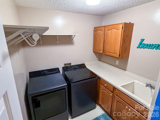 1740 29th Avenue Place NE, Hickory, NC 28601
