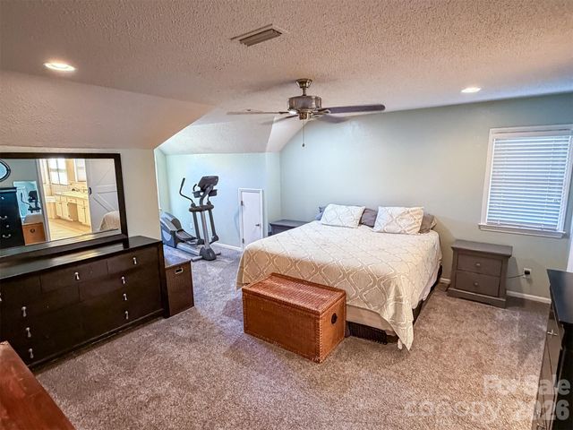 1740 29th Avenue Place NE, Hickory, NC 28601