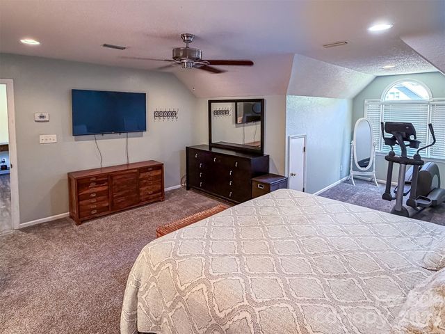 1740 29th Avenue Place NE, Hickory, NC 28601
